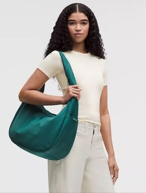*NWT* LULULEMON City Essentials Oversized Shoulder Bag 18L Bag In Deep Marina